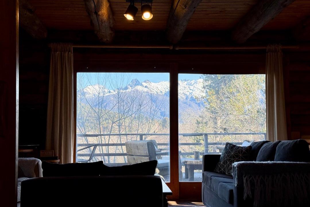 Peninsula San Pedro House | Cabaña estilo Refugio en el Bosque para Familias