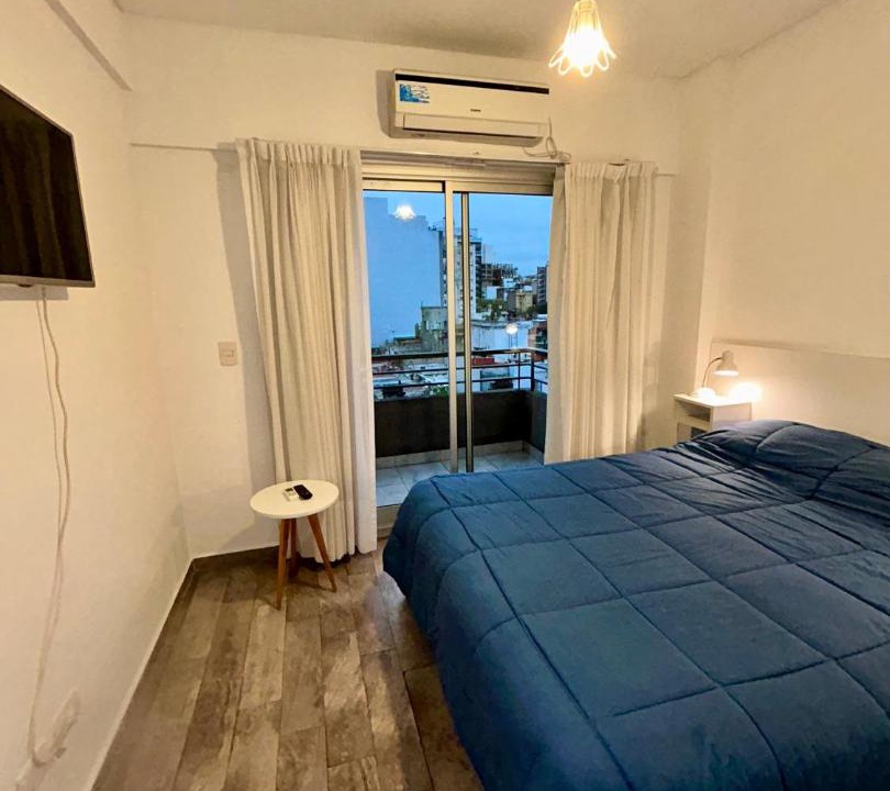 Almagro Apartment | Confortable, cómodo 2 ambientes en Almagro con balcón a 100 metros del Hospital Italiamo Ubicado sobre calle tranquila