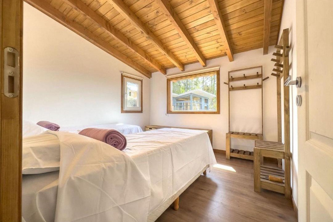 Angostura House | Cabaña en centro de Villa La Angostura para 6 personas con parrilla y estacionamiento en Alquiler temporario