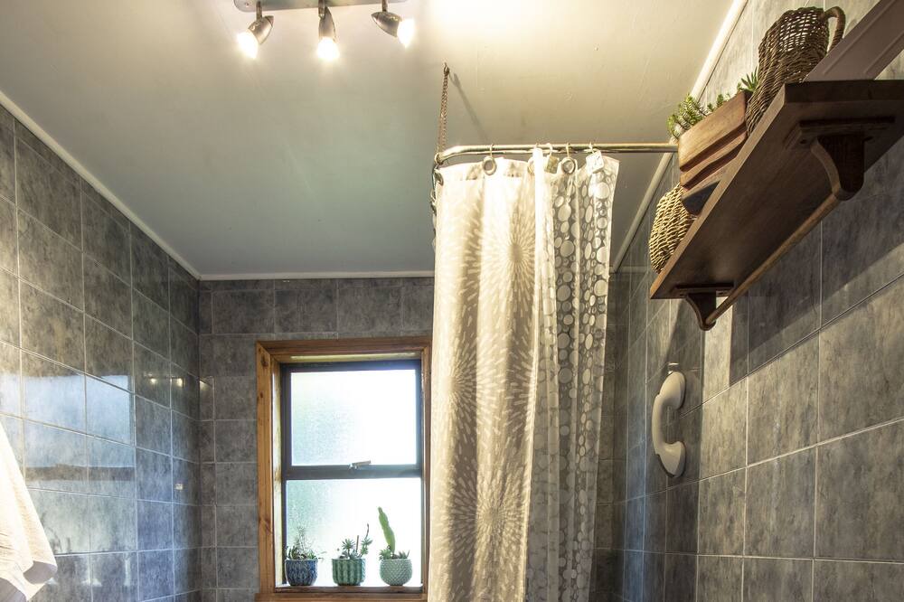 Photo of Bathroom in Putemun