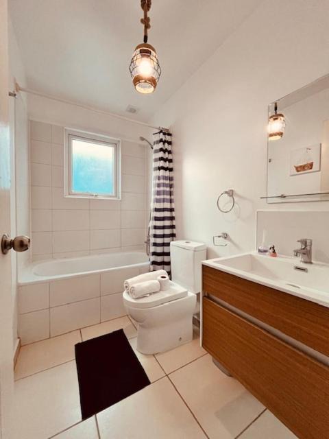 Photo of Bathroom in Los Angeles
