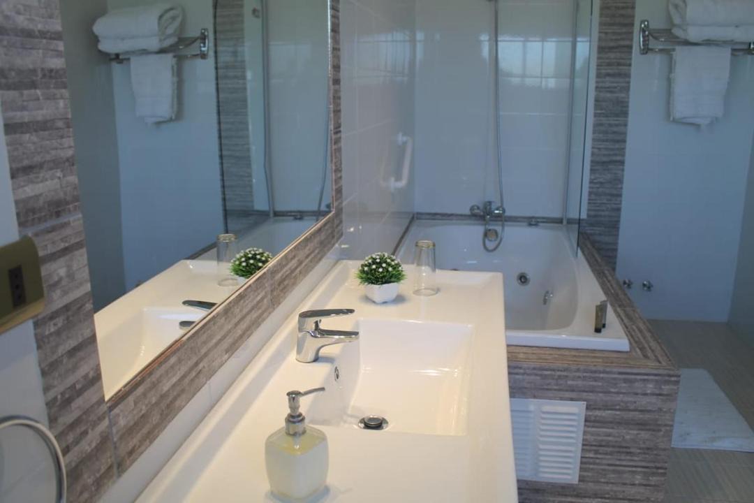 Photo of Bathroom in San Fernando