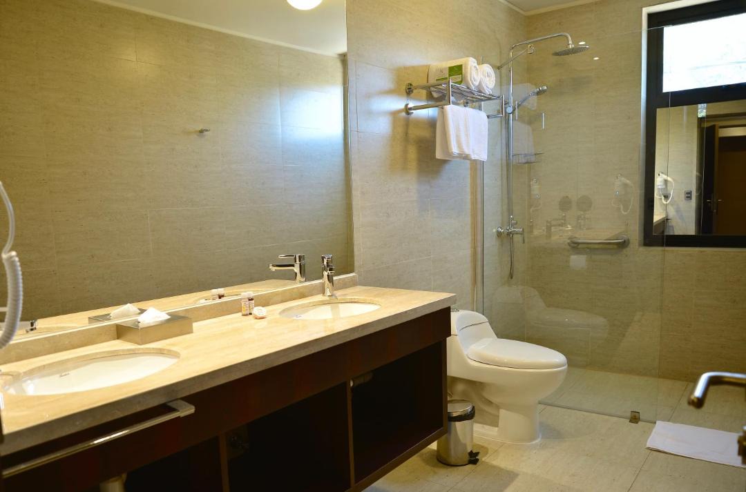 Photo of Bathroom in San Fernando
