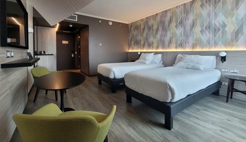 Standard Twin Room, Multiple Beds, City View