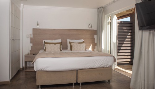 Superior Apartment, 1 Queen Bed, Beach View (3 people)