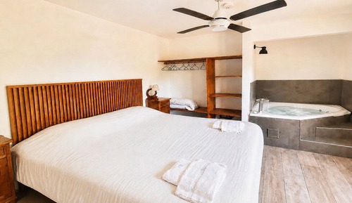 Cabin (Unit 4)