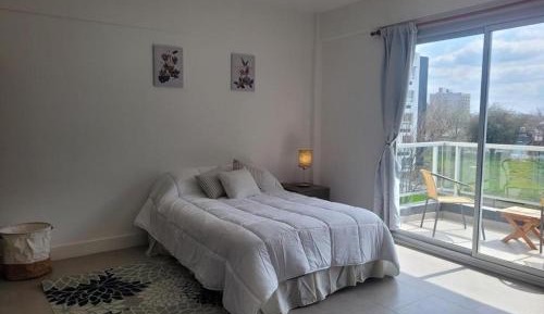 Studio Apartment with One Double Bed