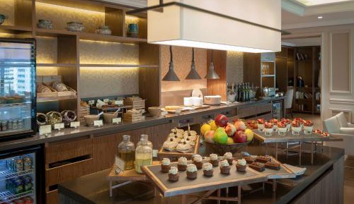 One-Bedroom Executive King Suite - Club Lounge Access