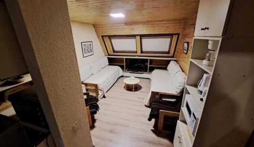 Apartment with Mountain View