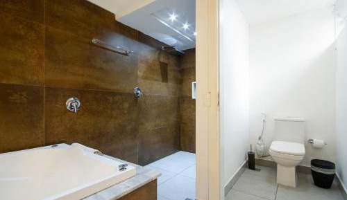 King Room with Spa Bath