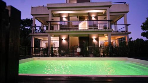 Apartment with Pool View 