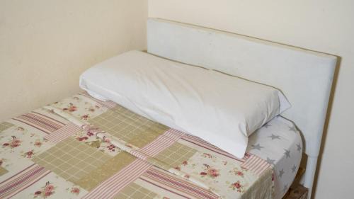 Single Room with Shared Bathroom