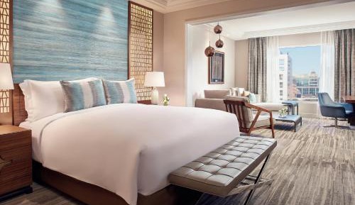 One-Bedroom Junior King Suite