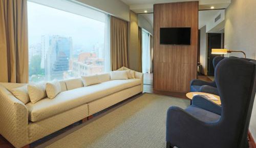 Junior King Suite with Seating Area