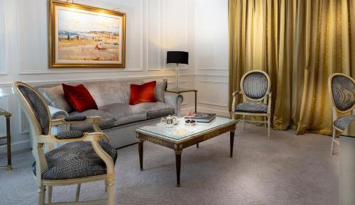 Deluxe Suite
