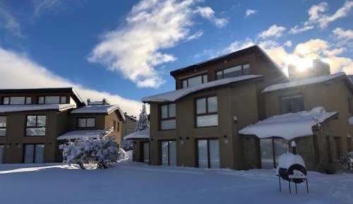 Apartment with Mountain View