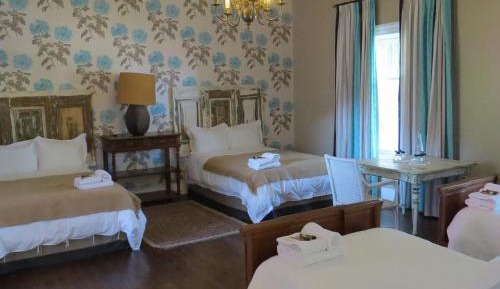 Quadruple Room with Shared Bathroom