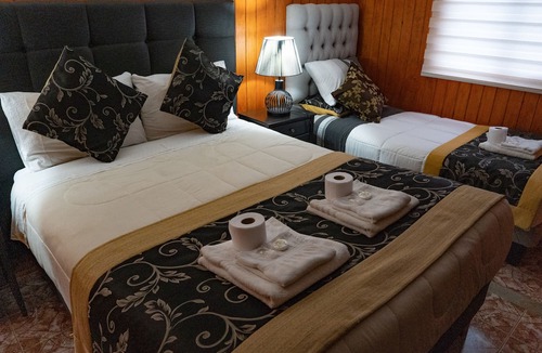 Puerto Williams Hotel | HOTEL FORJADORES DEL CABO DE HORNOS