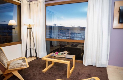 Dina Huapi Hotel | BLUE PARTS - Nahuel Superior 1P In Front of the Lake