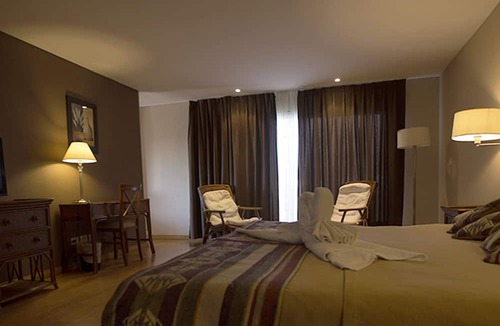 San Pedro Hotel | Howard Johnson by Wyndham San Pedro Resort & Marina