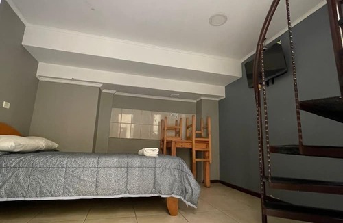 Downtown Santiago Hostel | edificio catedral