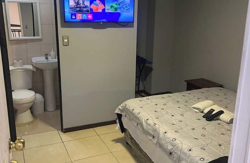 Downtown Santiago Hostel | edificio catedral