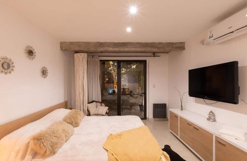 Villa Mercedes Apartment | CB Mona Suites