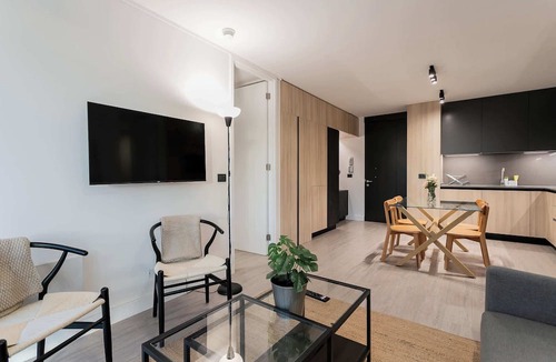 Apoquindo Apartment | 2BR Apartment in Las Condes Steps from Arauco Park