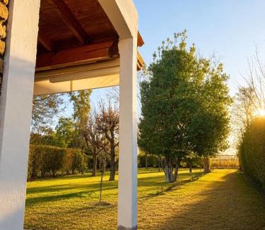 Guaymallen House | Casa mendocina con gran jardín y parrilla
