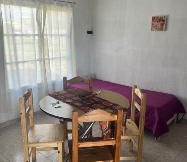 Las Flores House | La casita hogar