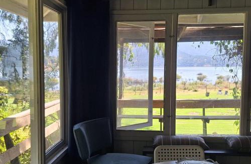 San Francisco de Mostazal House | Lakefront Aculeo Blue House Fast Wifi & Wood Hot Tub