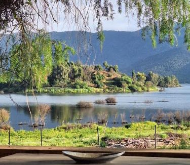 San Francisco de Mostazal House | Lakefront Aculeo Blue House Fast Wifi & Wood Hot Tub