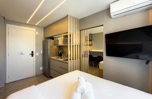 Campo Belo Apartment | Apê duas camas de casal, Closet, Piscina com vista