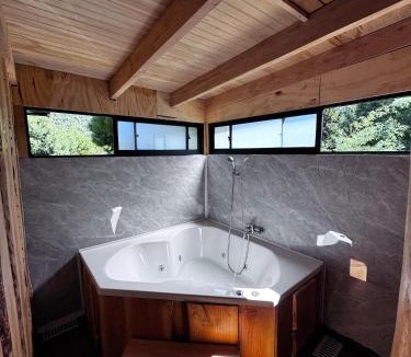 Yerbas Buenas Cabin | Cabañas Refugio del Lago