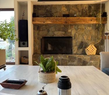 Villa Catedral Villa | Casa de Lujo con Vista al Lago Gutiérrez y Jacuzzi