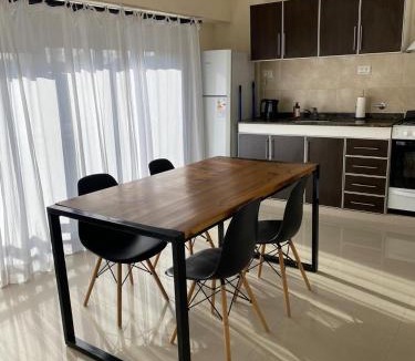 Partido de General Villegas Apartment | Alberti 854- departamento céntrico con cochera y balcón