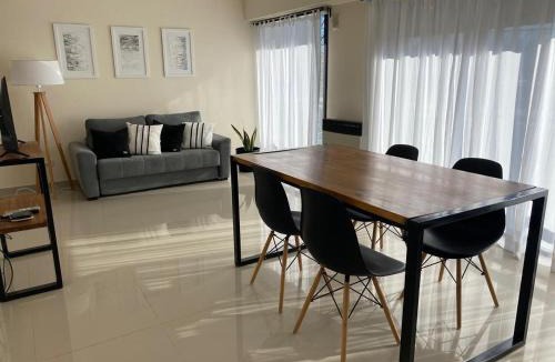 Partido de General Villegas Apartment | Alberti 854- departamento céntrico con cochera y balcón