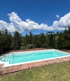Villa Yacanto Ski Chalet | Cabaña de montaña con pileta en hermoso predio