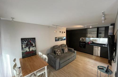 Las Condes Apartment | Las Condes Avenue, with parking and air conditioner