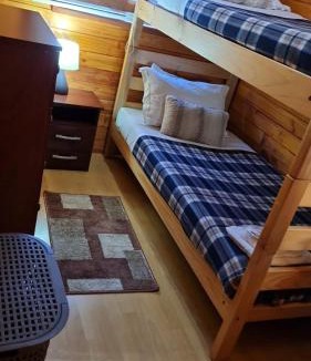 Pucon House | Cabaña Victoria -Español & English- Naturaleza, Río, Bosque, Starlink Wifi