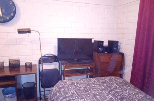 Pudahuel House | 1 a 2 hab, baño privado, estaciona int y ext, Wifi, Cable, en Condominio