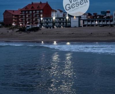 Villa Gesell Apartment | Bright beachfront apartment with ocean view
