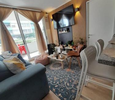 La Cisterna Apartment | Large Urban Oasis Balcony y Parking y Metro L2 y L4A