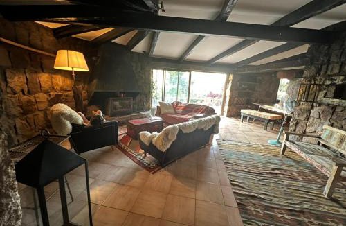 Farellones House | Refugio Arrayan Nevado Habitaciones en Farellones con Chimenea y Jacuzzi