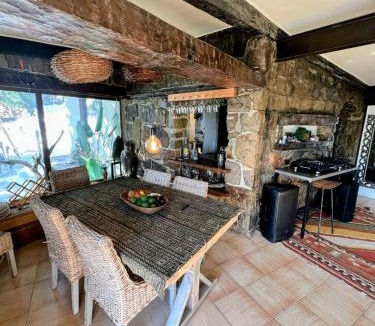 Farellones House | Refugio Arrayan Nevado Habitaciones en Farellones con Chimenea y Jacuzzi