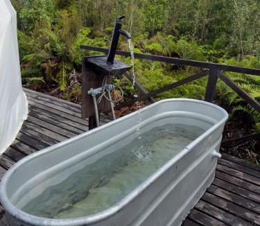 Hornopiren National Park House | Refugio Volcán Hornopiren