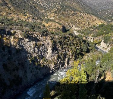 Melocoton Other | Cabaña rústica en la montaña