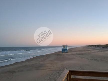Villa Gesell Apartment | Bright beachfront apartment with ocean view