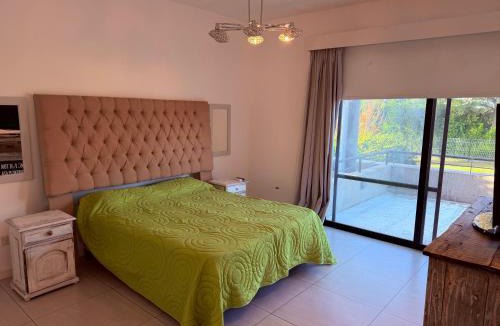 Pilar Centro House | Casa con piscina en Estancias del Pilar, 3 dormitorios, jardín y parrilla