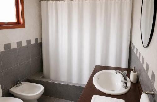 Don Torcuato House | Habitación con baño privado